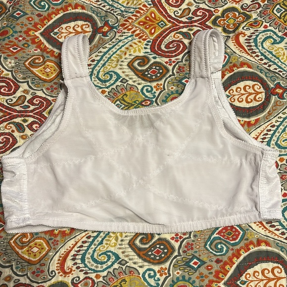 NWOT instant shaping white color and lace front hook bra size 42DD - Picture 4 of 6